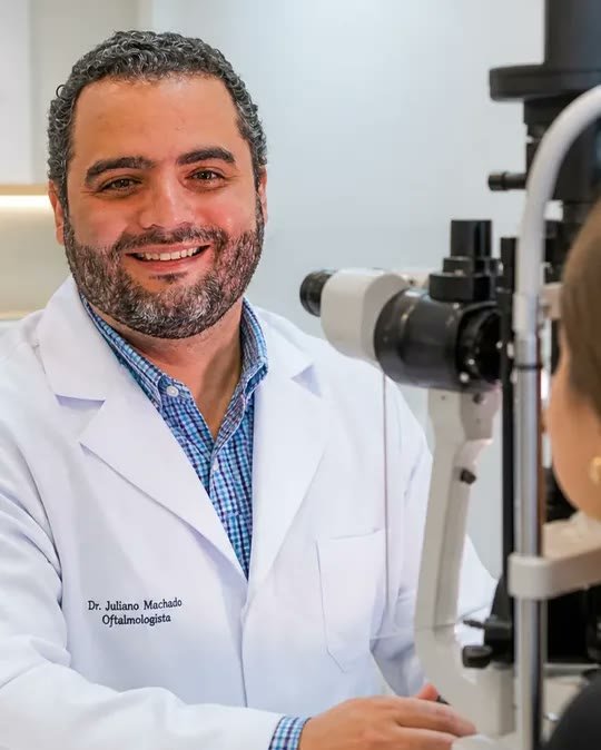 Dr. Juliano Machado, oftalmologista